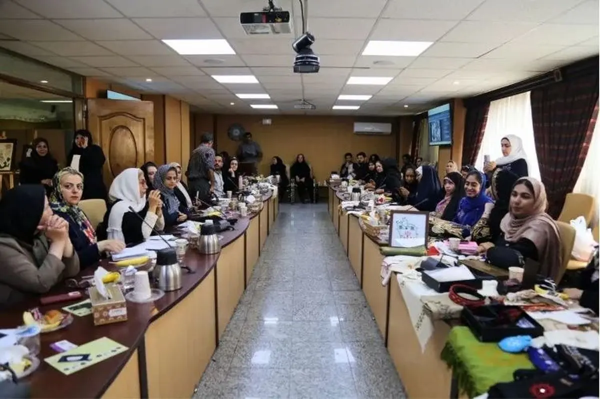 هنر بانوانِ سوسن‌دوز سیستان و بلوچستان به بازارهای ملی و بین المللی معرفی می‌شود