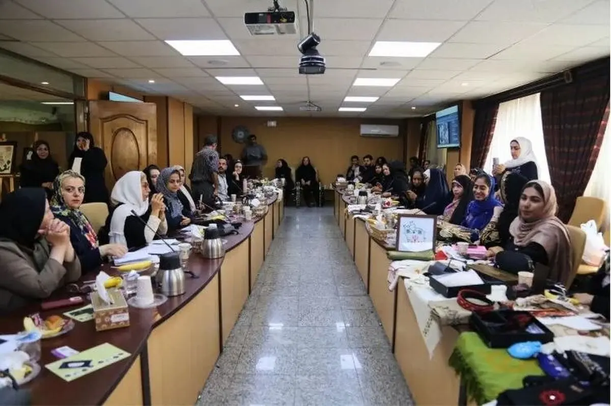 هنر بانوانِ سوسن‌دوز سیستان و بلوچستان به بازارهای ملی و بین المللی معرفی می‌شود