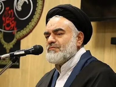 همنشینی با انسان احمق، زمینه انحراف فکری و رفتاری را ایجاد می‌کند