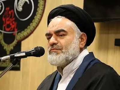 همنشینی با انسان احمق، زمینه انحراف فکری و رفتاری را ایجاد می‌کند