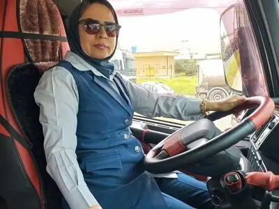 من راننده یک بمب‌ ساعتی‌ام!/«شقایق غلامپور» زنی که راننده نفتکش و ماشین سنگین است