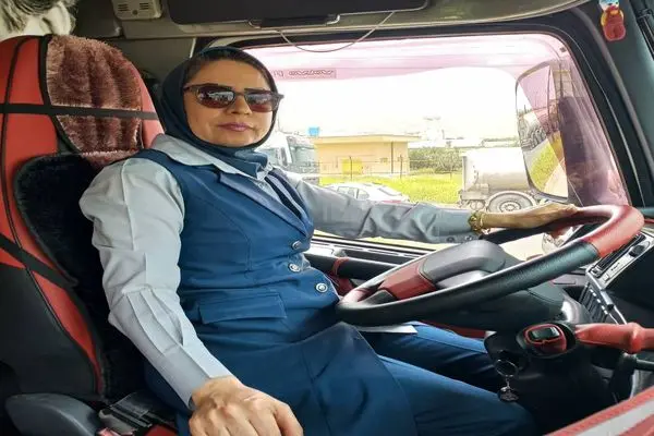 من راننده یک بمب‌ ساعتی‌ام!/«شقایق غلامپور» زنی که راننده نفتکش و ماشین سنگین است