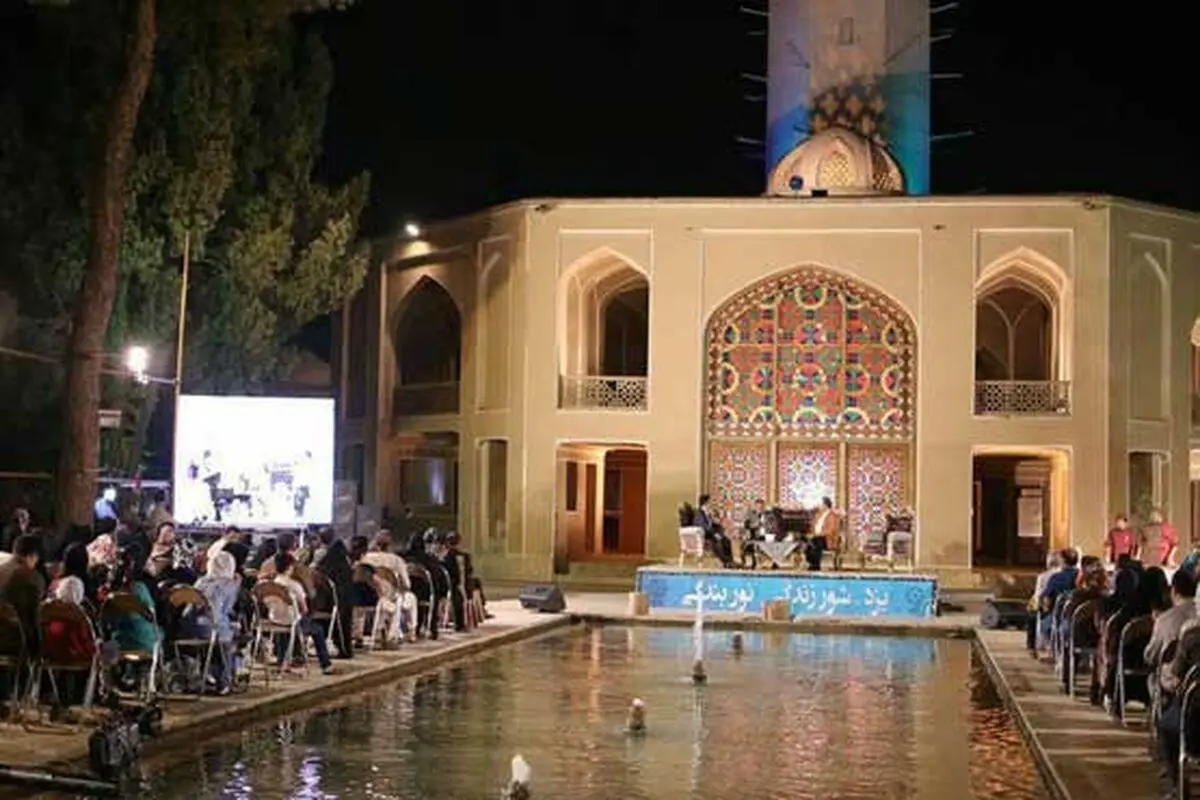 شب فیروزه‌ای به کویر یزد رسید