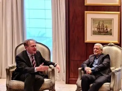 گفت‌وگوی کاظمی قمی با نماینده ویژه انگلیس در دوحه
