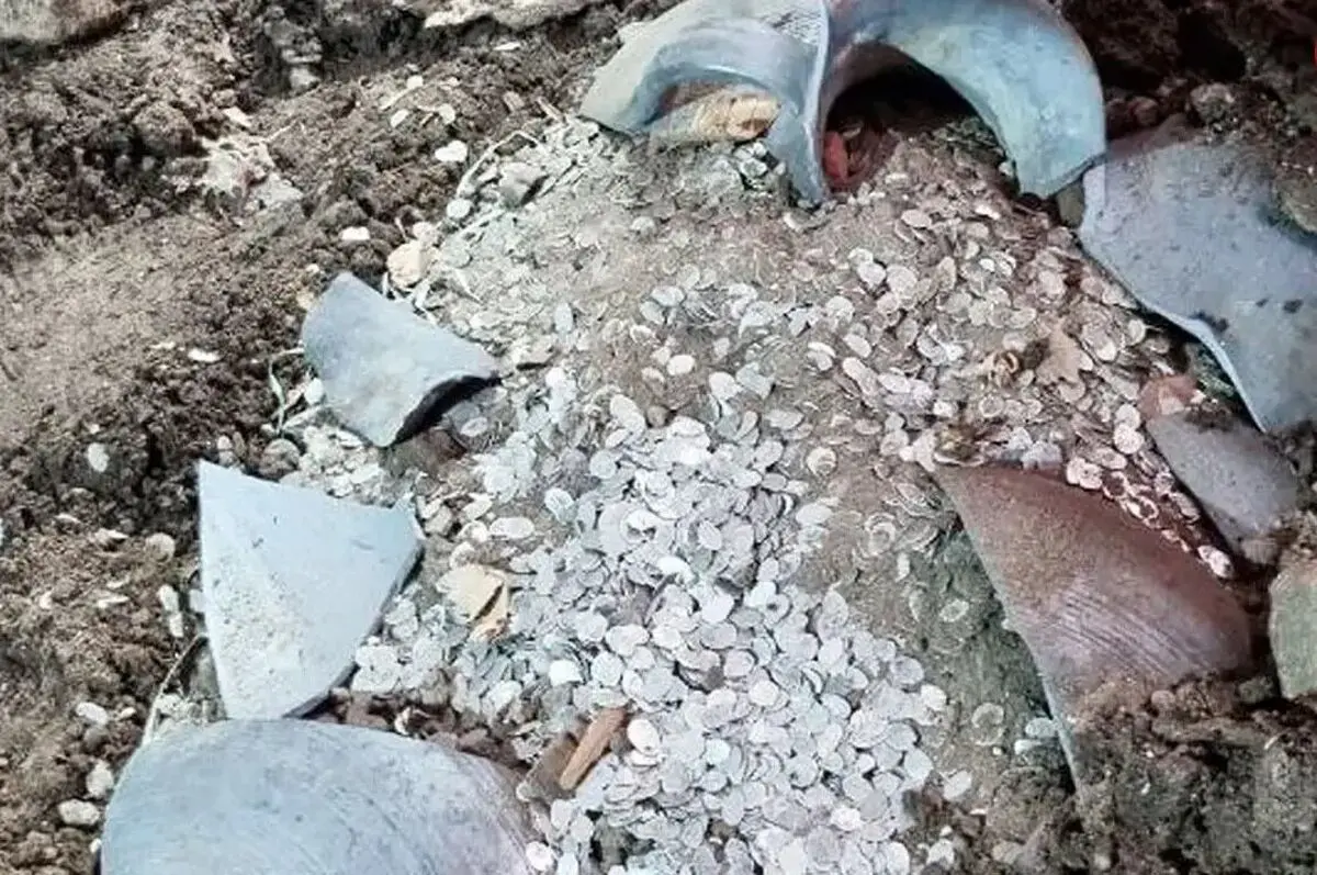 کشف ۲۰ هزار سکّۀ ۳۰۰ ساله در یک خانه تاریخی!