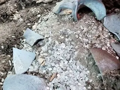 کشف ۲۰ هزار سکّۀ ۳۰۰ ساله در یک خانه تاریخی!