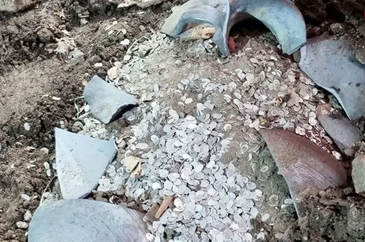 کشف ۲۰ هزار سکّۀ ۳۰۰ ساله در یک خانه تاریخی!