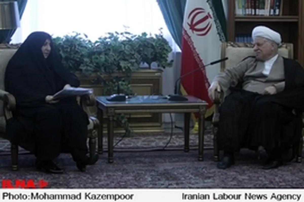 خانه‌داری و تحصیل زنان هیچ مغایرتی با هم ندارند / زن ایرانی در مدیریت‌ کارنامه‌ای سرافرازانه دارد