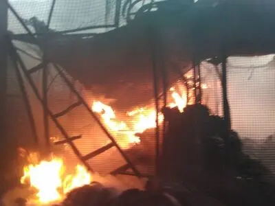 آتش‌سوزی گسترده در انبار لوازم موتور/ اعزام ۵ ایستگاه آتش نشانی به خیابان گمرک