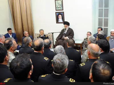دیدار جمعی از فرماندهان و مسئولان نیروی دریایی ارتش با رهبرانقلاب اسلامی 