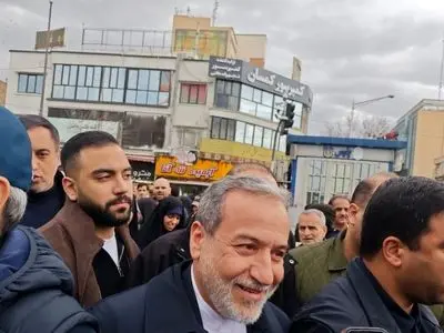 حضور امروز مردم ما را پشت میز مذاکره حمایت و تقویت می‌کند