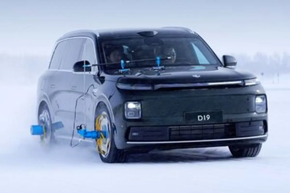 شاسی‌بلندی که با ترکیدن لاستیک هم کنترلش را از دست نمی‌دهد + عکس