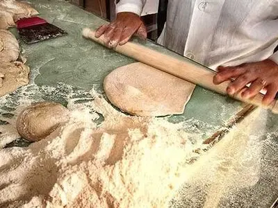 دلواپسی‌های یک وزیر/ وقتی تنها عامل بیماری مردم در نان نهفته است/ شوری نان با چربی روغن نباتی حل می‌شود یا واردات شکر؟