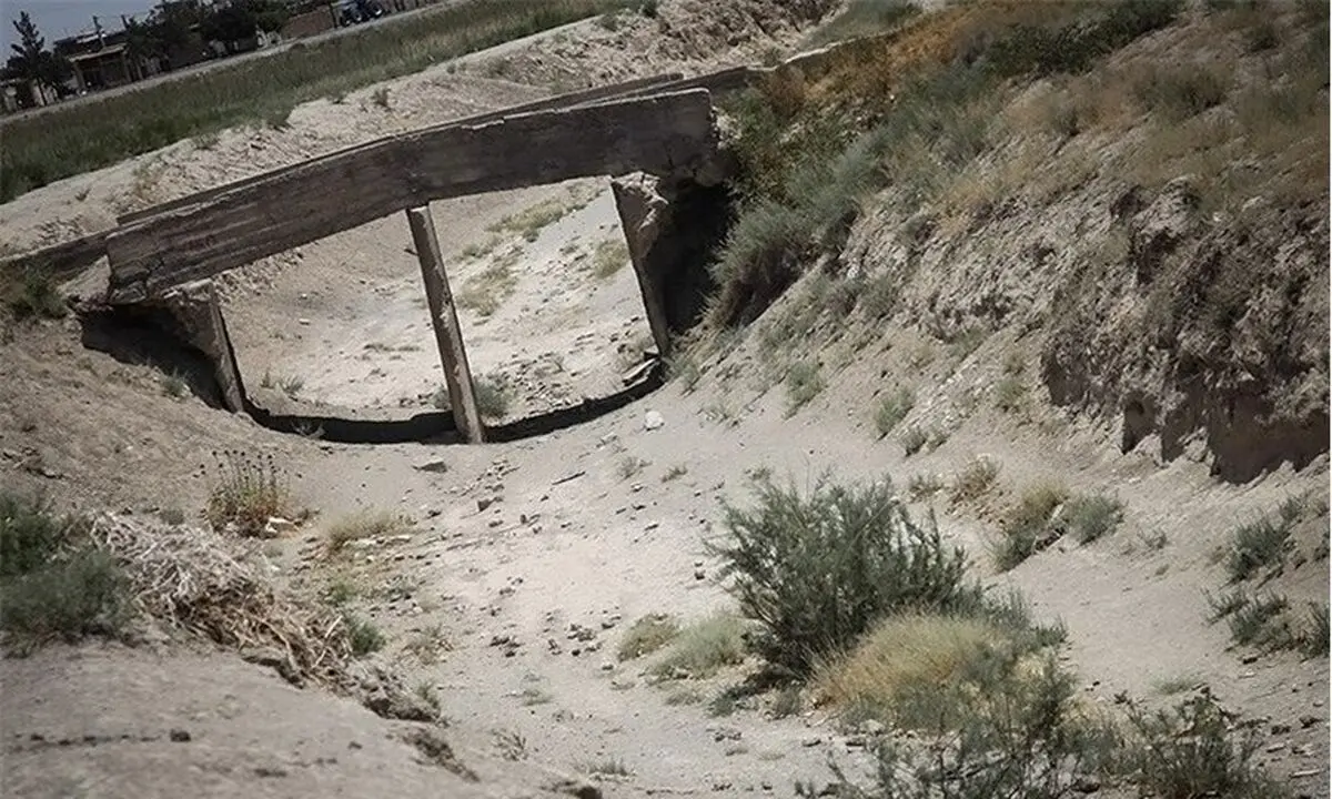 راهکار مسئولان استان مرکزی برای کاهش تنش آبی ۱۰۰ روستای استان/ صدور خارج از نوبت مجوزهای حفر چاه تأمین آب شرب/ ۹۰ درصد منابع آبی استان در بخش کشاورزی مصرف می‌شود 
