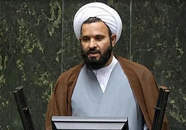 دولت فعلی سیاست های احیای دریاچه ارومیه را دنبال نمی کند/ با سدهایی که در حال احداث است به آن دریاچه فاتحه می گویند. 