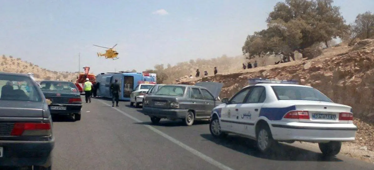 واژگونی اتوبوس حامل زائرین در مسیر مهران ۱۵ مصدوم برجای گذاشت