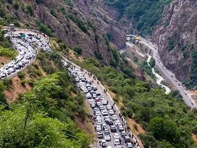 ترافیک سنگین در محورهای چالوس، هراز و آزادراه قزوین-کرج-تهران