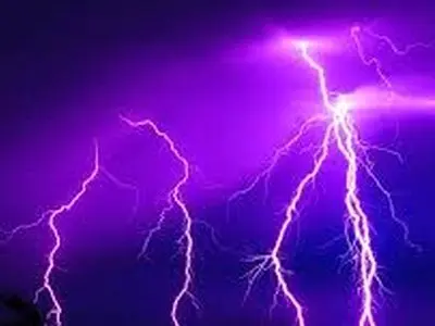 صدای مهیب شنیده شده در تبریز ناشی از رعد و برق بود