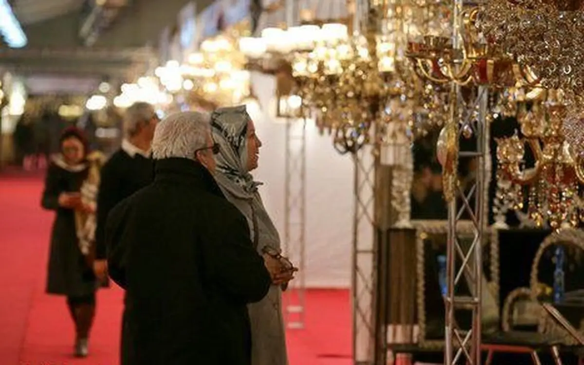 چراغ نمایشگاه چراغ‌های روشنایی و تزئینی روشن شد