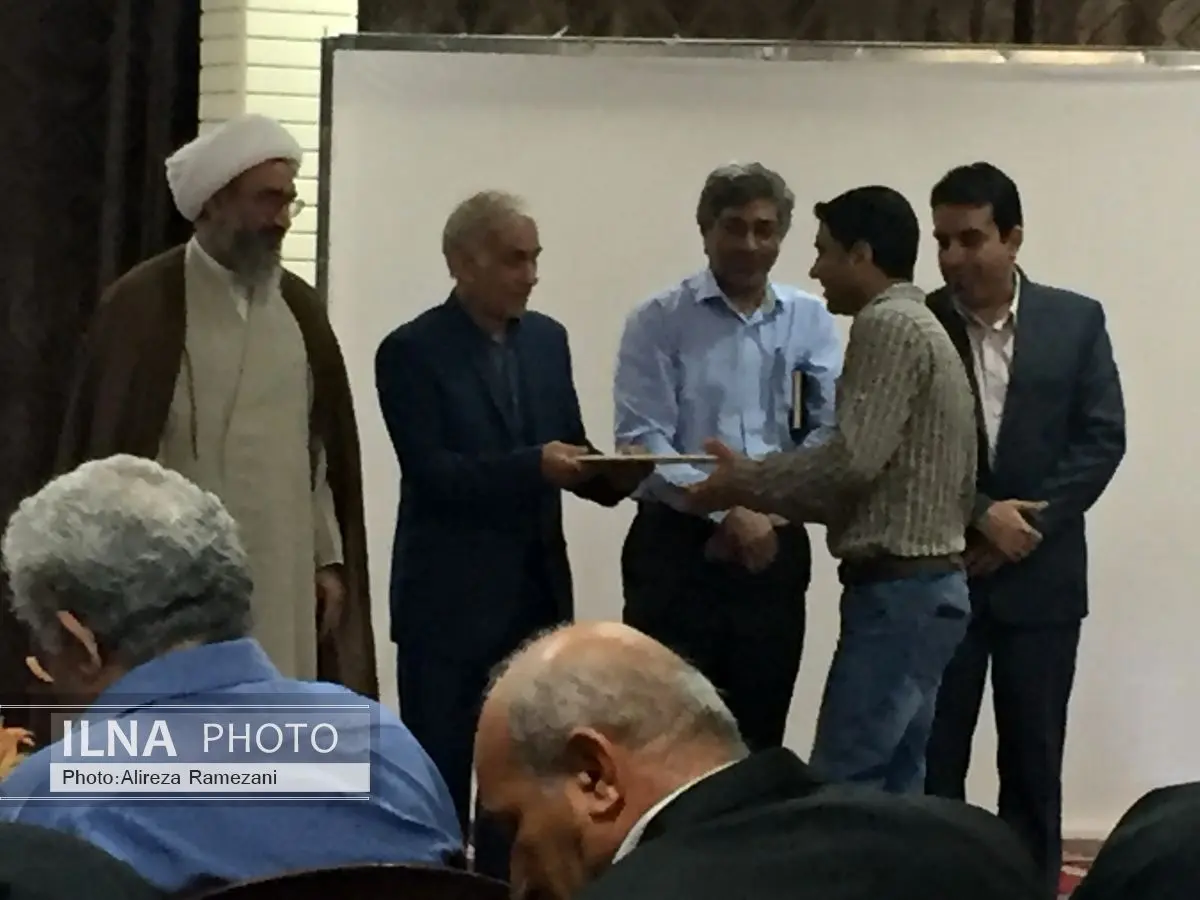 دیدار صمیمانه هنرمندان با آیتالله صفائیبوشهری