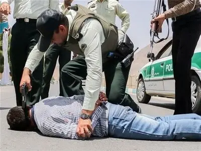 سارق حرفه‌ای در مهاباد دستگیر شد/ 19 فقره سرقت محتویات خودرو