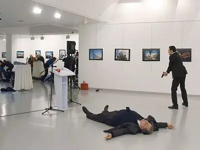 یک شهروند روس در ارتباط با قتل سفیر روسیه در ترکیه بازداشت شد