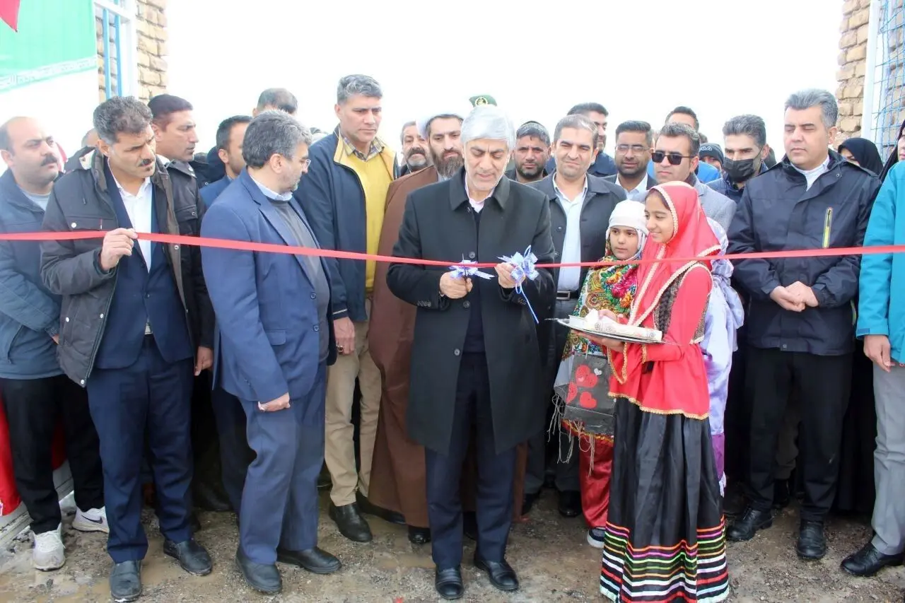 بزرگترین چمن مصنوعی روستا‌های خراسان رضوی در جیم آباد افتتاح شد