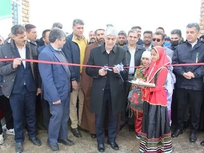 بزرگترین چمن مصنوعی روستا‌های خراسان رضوی در جیم آباد افتتاح شد