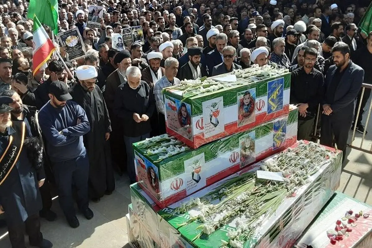 تشییع  ۱۱ شهید فارس در حملات دشمن آمریکایی ـ صهیونی در شیراز