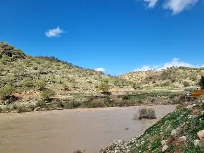 تخریب بخشی از پل مختار و انسداد کمربندی یاسوج در پی بارندگی‌های اخیر / تردد در سایر محورهای مواصلاتی جریان دارد