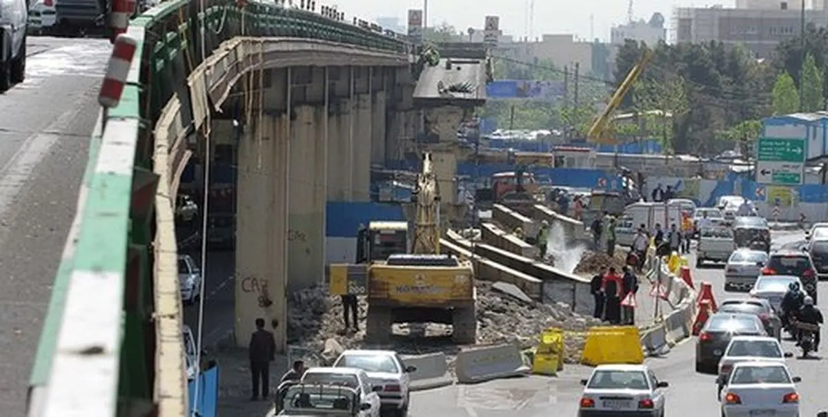  جمع‌آوری آخرین قطعه پل فلزی گیشا با حضور شهردار