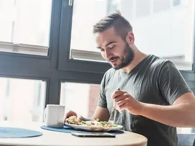 غذا خوردن به این شکل شما را افسرده حال می‌کند