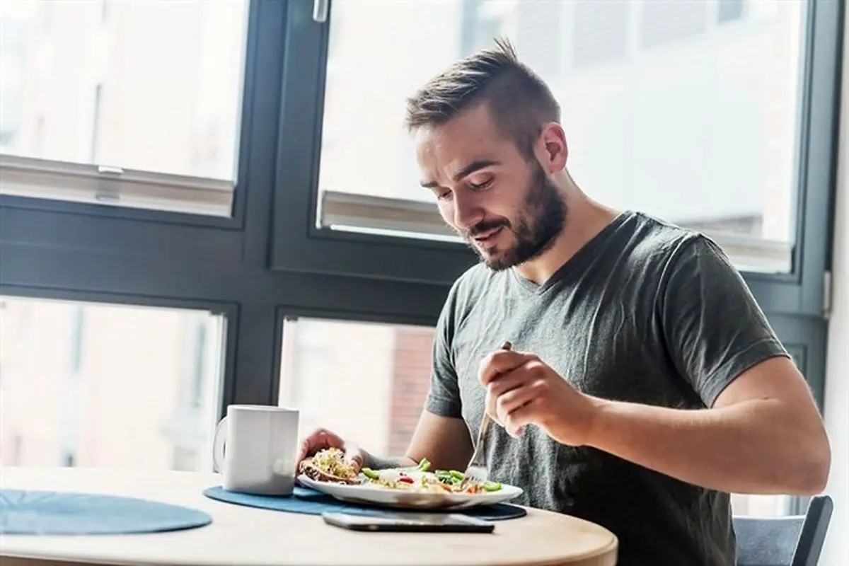 غذا خوردن به این شکل شما را افسرده حال می‌کند