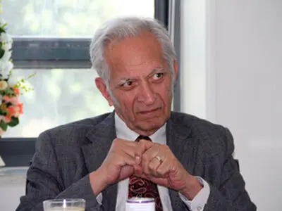 تجلیل یونسکو از پروفسور خدادوست