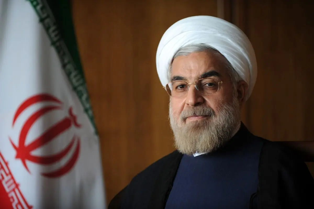 روحانی از خودروی برقی-بنزینی رونمایی کرد