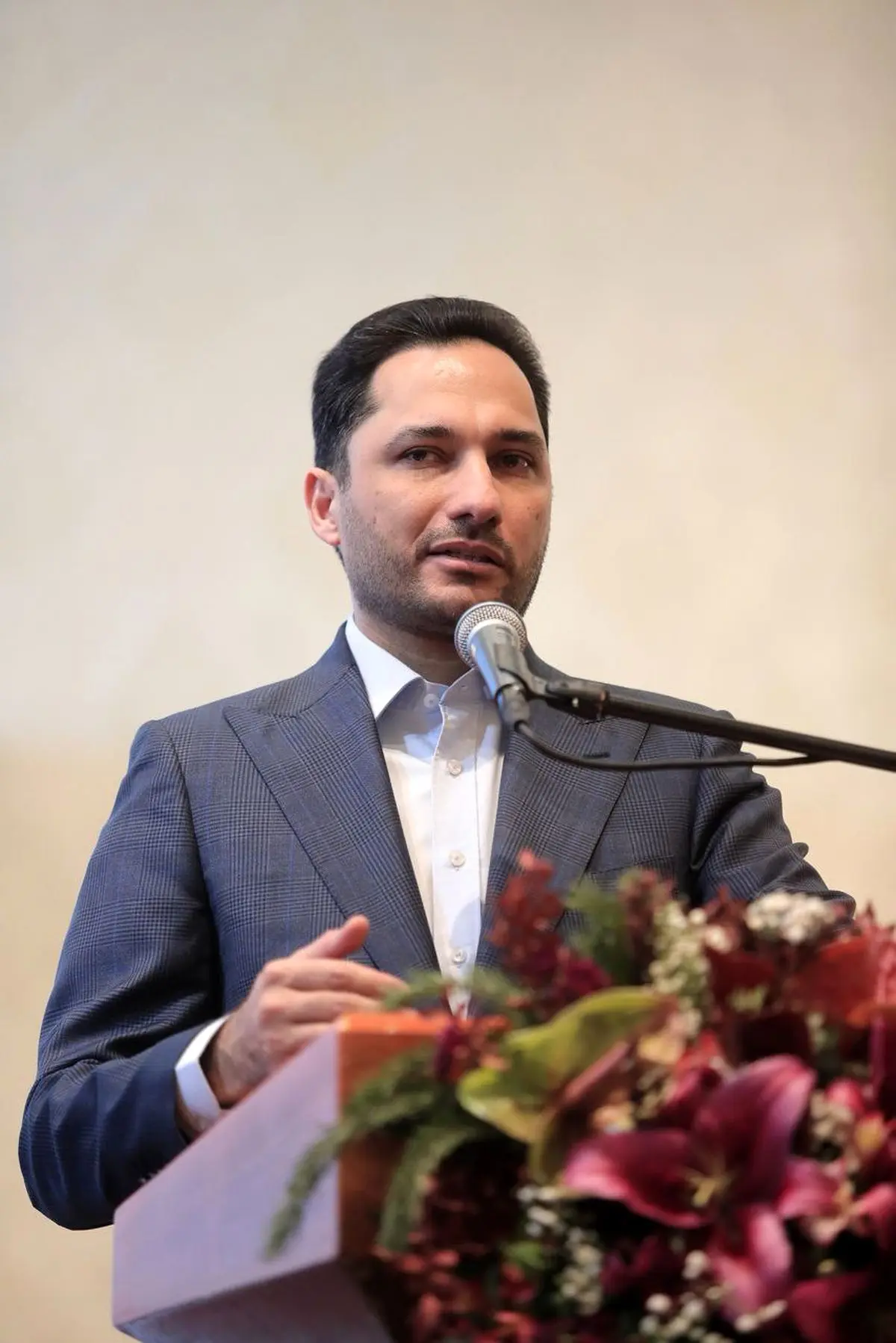 تندیس روایت مهان به علی نصیریان اهدا شد