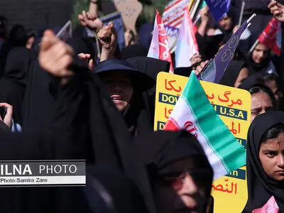 مردم قزوین با فریادهای "مرگ بر آمریکا" به میدان آمدند