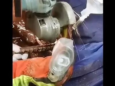 نجات معجزه‌آسای کارگر ۲۵ ساله افغان + فیلم