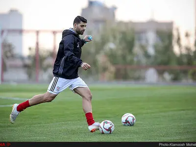 طارمی: بازیکن هزار تومانی پرسپولیس! چالش پول و بازیکن ملی‌پوش استقلال / واکنش مهدی رحمتی به نیمکت نشینی