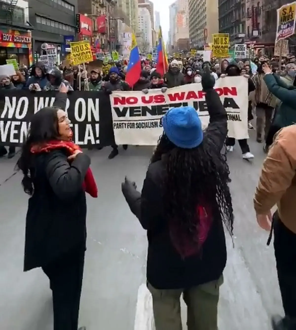 اعتراضات گسترده در شهرهای آمریکا به وحشی‌گری ترامپ در ونزوئلا + فیلم