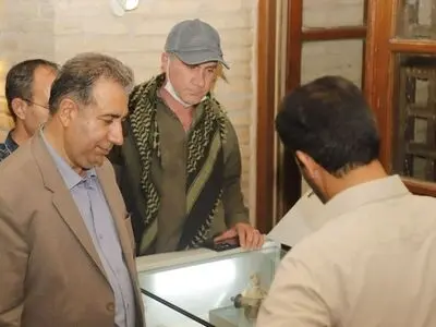 نمایشِ تابوتِ مردِ ۲۲۰۰ ساله در لرستان