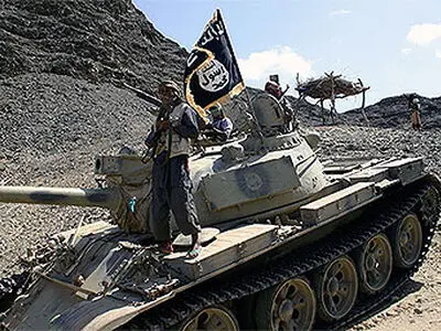 القاعده یک فرودگاه و پایانه نفتی در یمن را تصرف کرد