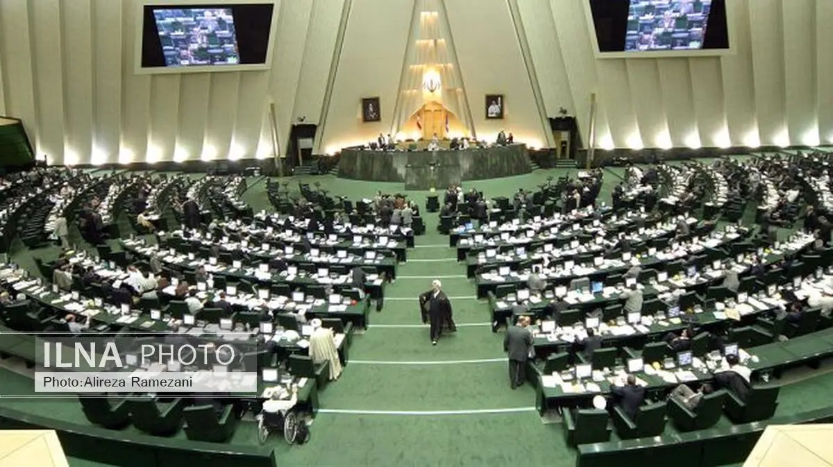 البرلمان الایرانی یسمح للشرکات الاجنبیة بالاستثمار داخل الموانئ والمطارات 