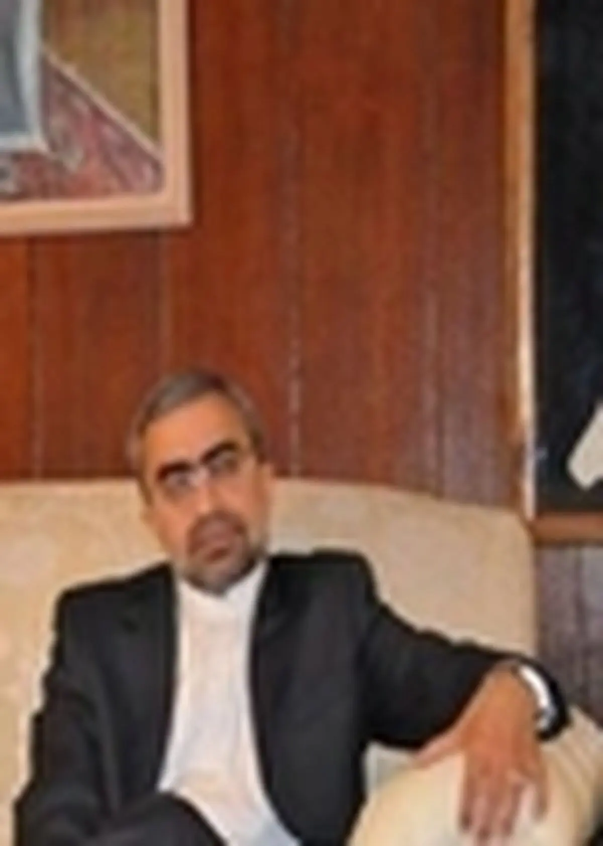 مقام معظم رهبری به ظریف اعتماد دارند