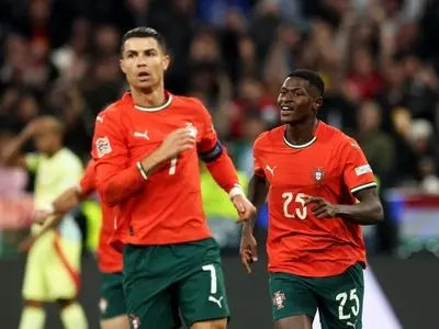 ویدئو: پاسکاری خنده‌دار رونالدو و مندز