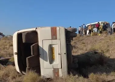 ۳۴ مصدوم و یک فوتی در تصادف اتوبوس با مینی‌بوس 