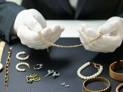 سرقت باورنکردنی طلا با لیفتراک و فرار با الاغ سارق + فیلم