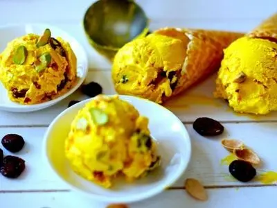 ۵ نکته مهم برای تهیه بستنی سنتی زعفرانی در منزل