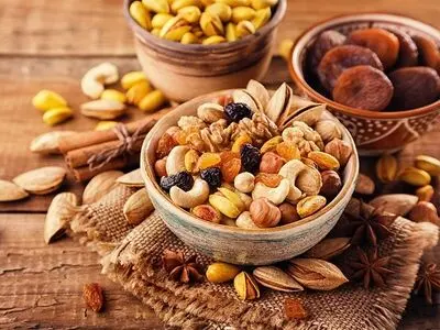 آشنایی با 6 مزیت مصرف آجیل و خشکبار برای سالمندان