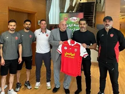 حضور حشمت مهاجرانی در اردوی پرسپولیس